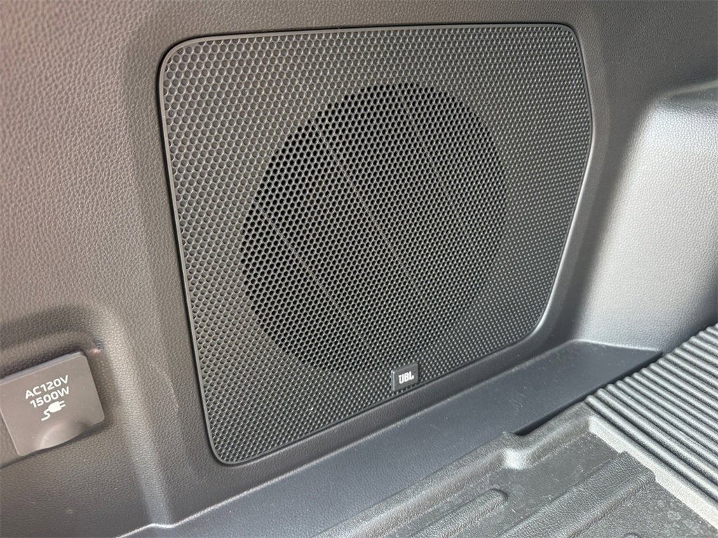 Used 2023 Toyota Highlander Platinum image 18