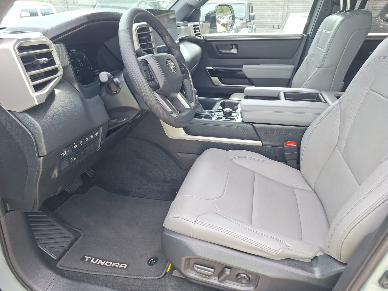 Used 2026 Toyota Tundra Limited AWD/4WD image 16