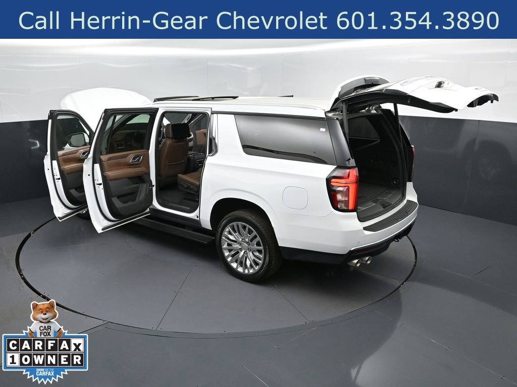 Used 2023 Chevrolet Suburban High Country image 2