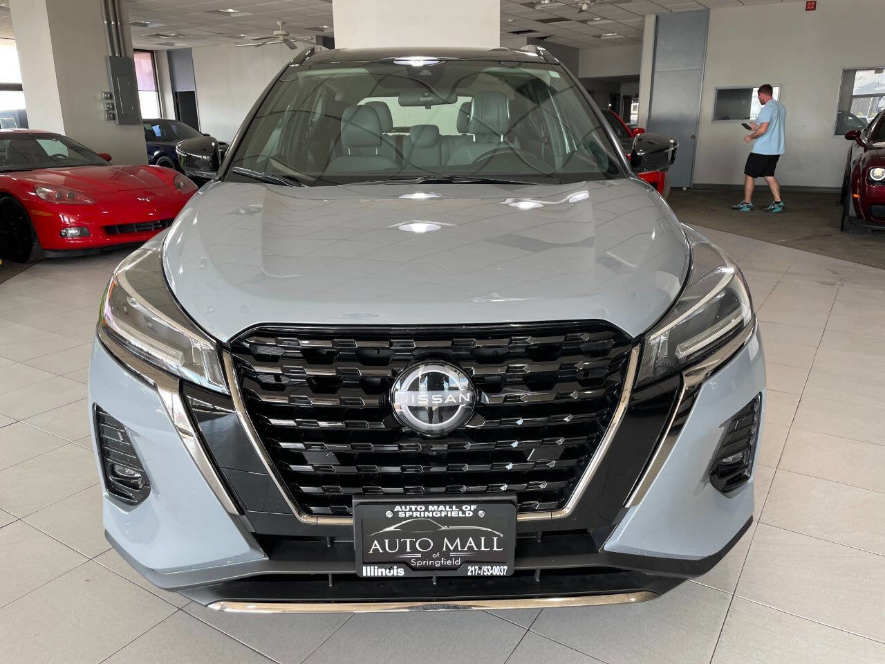 Used 2023 Nissan Kicks SR w/ SR Premium Package image 2