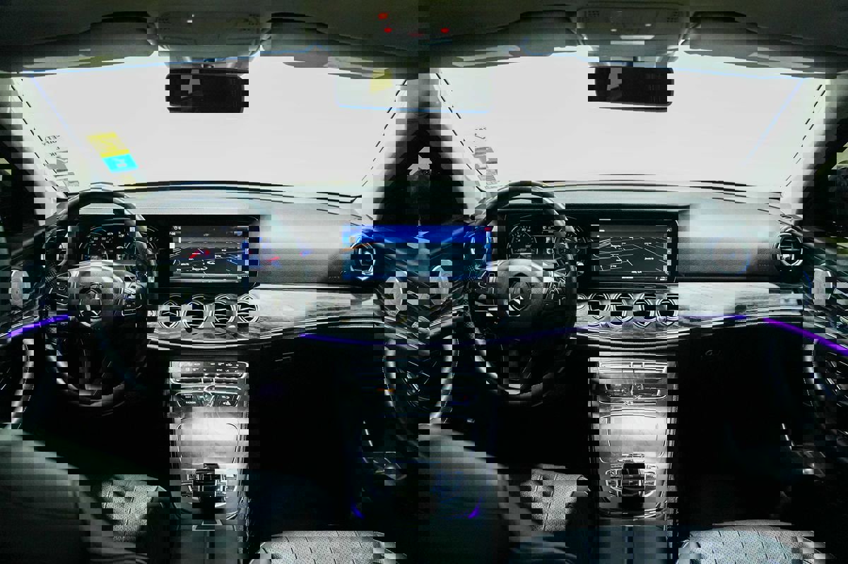 Used 2018 Mercedes-Benz E 300 image 21