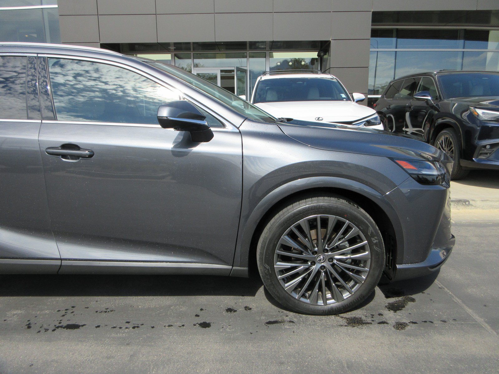 Used 2025 Lexus RX 450h AWD w/ Luxury Package image 12