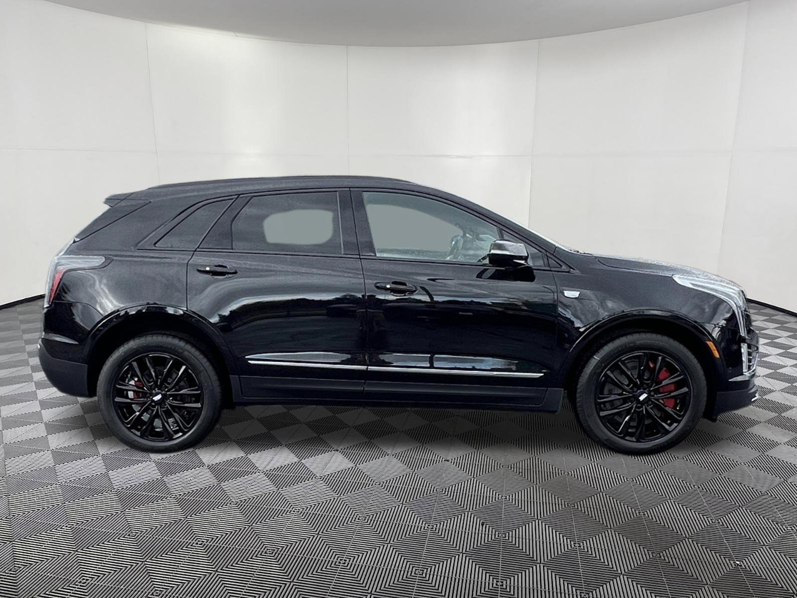 New 2026 Cadillac XT5 Sportv w/ LPO, Blue Accent Package AWD/4WD image 7