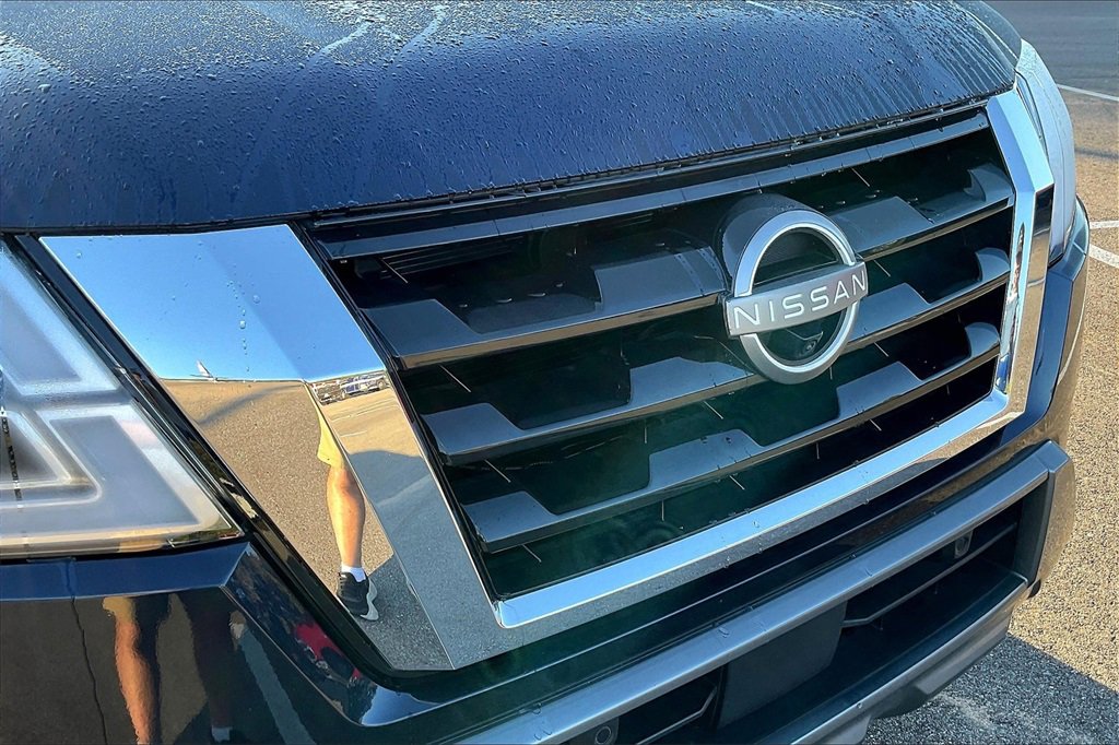 Used 2024 Nissan Armada SL w/ Captain's Chairs Package image 31