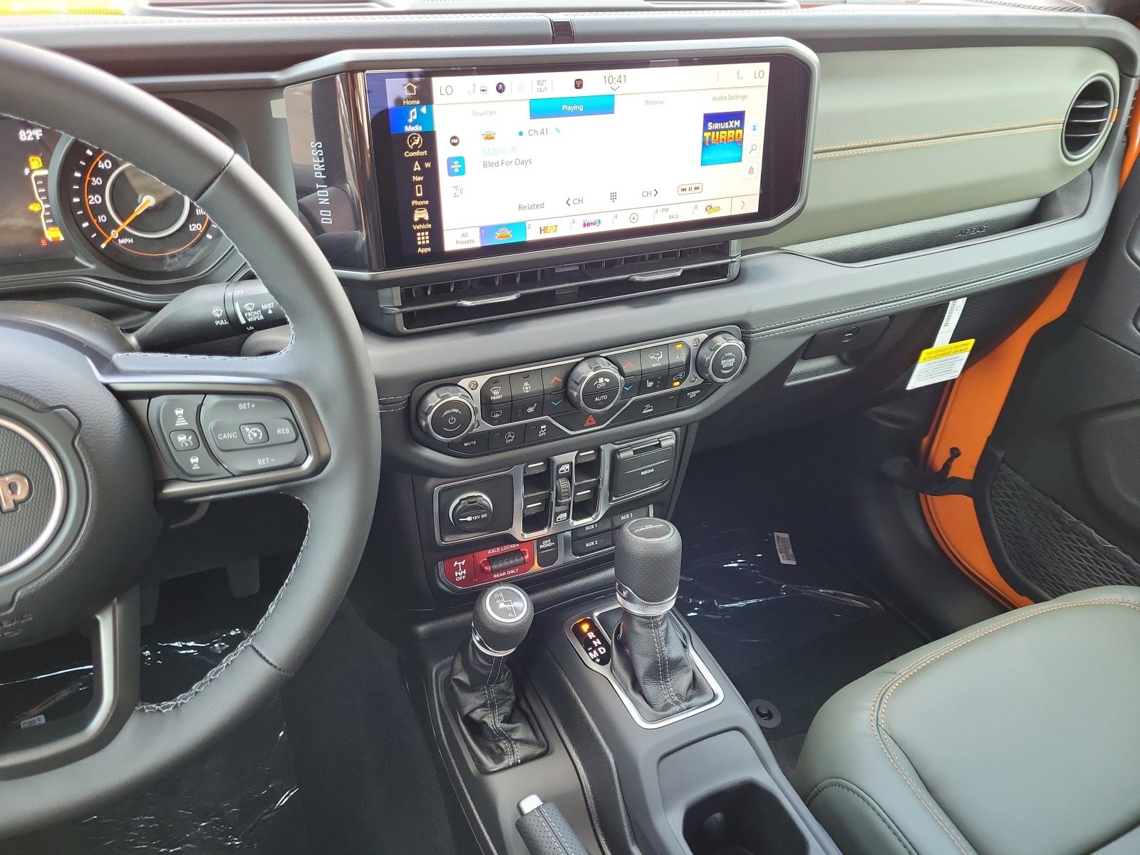 New 2025 Jeep Gladiator Mojave w/ Steel Bumper Group image 13