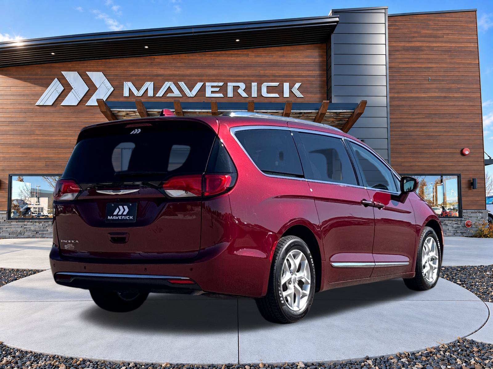 Used 2020 Chrysler Pacifica Touring-L Plus w/ Tire & Wheel Group FWD image 7
