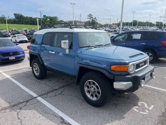 Used 2011 Toyota FJ Cruiser 4WD w/ Convenience Pkg image 2