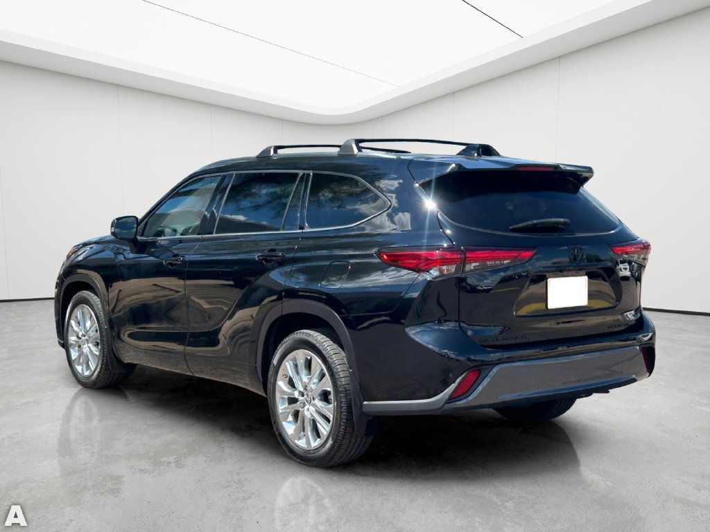 Used 2021 Toyota Highlander Limited AWD/4WD image 4