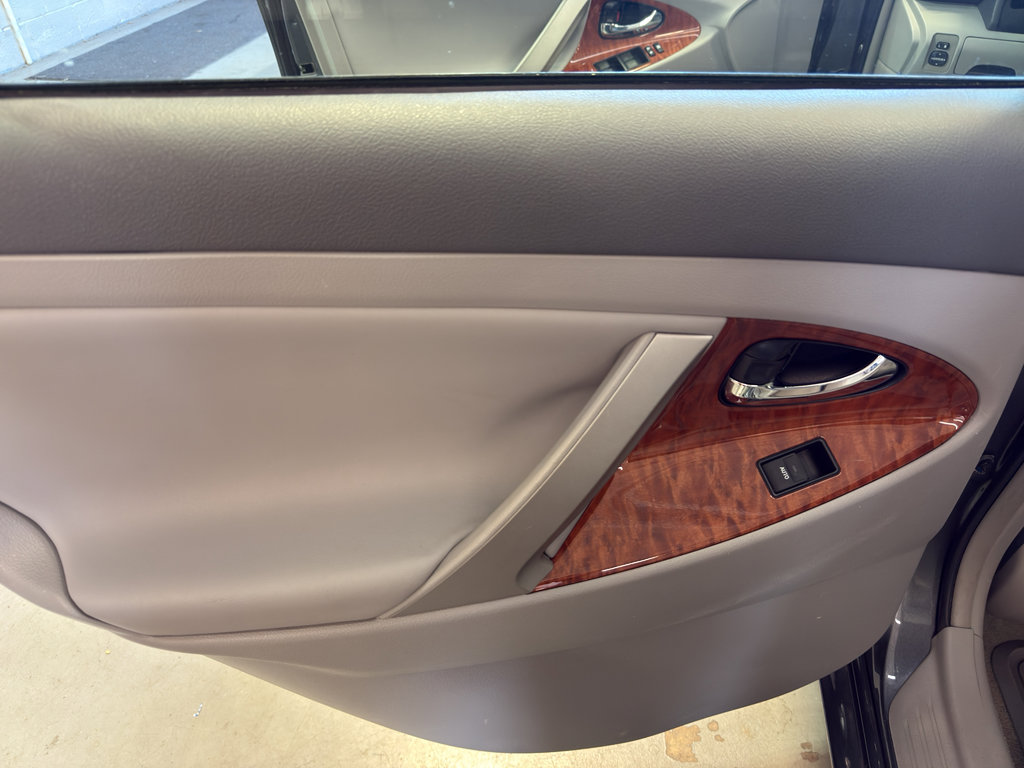 Used 2010 Toyota Camry Hybrid image 28