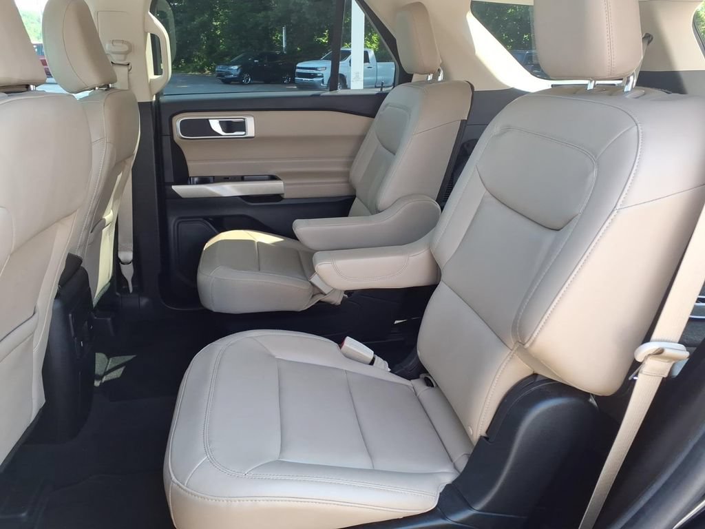 Used 2022 Ford Explorer XLT w/ Equipment Group 202A AWD/4WD image 14
