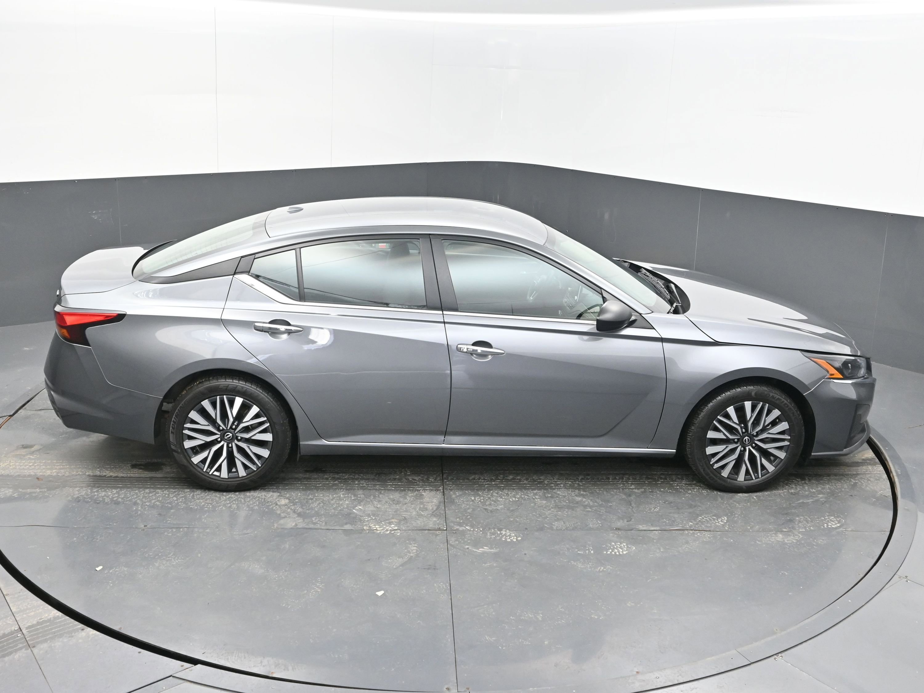 Used 2024 Nissan Altima 2.5 SV image 35