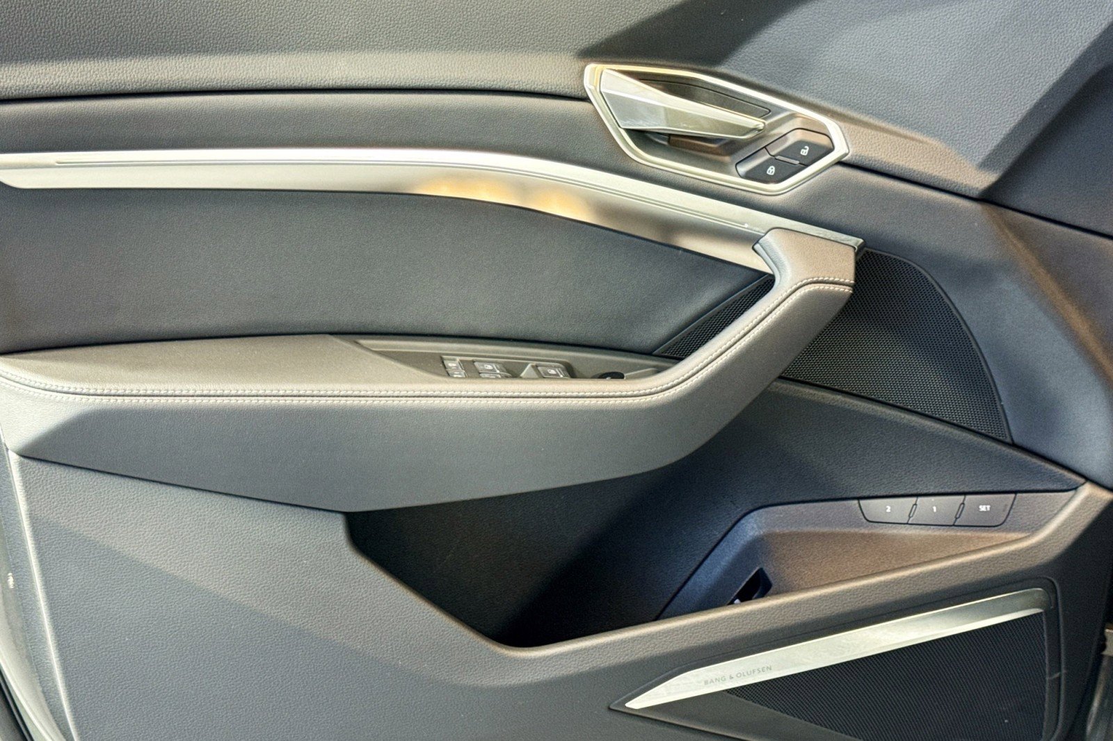 Used 2024 Audi Q8 e-tron Premium Plus w/ Premium Plus Package image 16