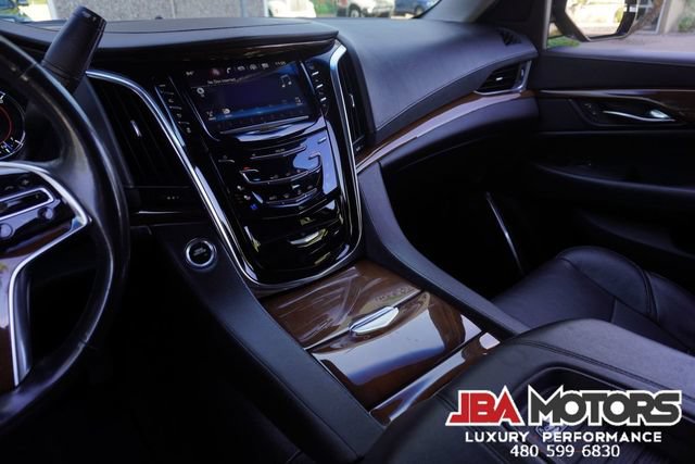 Used 2018 Cadillac Escalade Premium Luxury AWD/4WD image 22