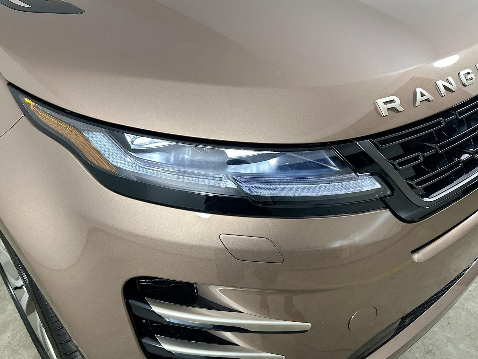 New 2026 Land Rover Range Rover Evoque Hoxton AWD/4WD image 10