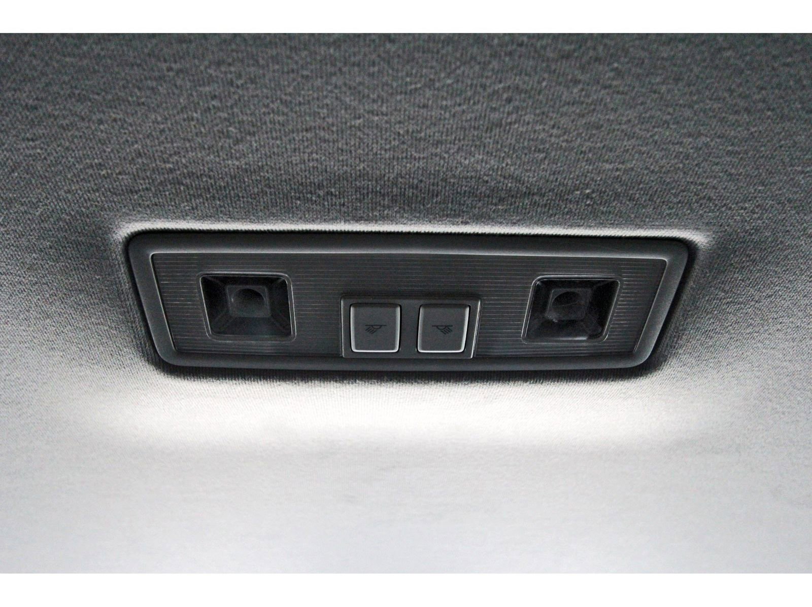 Used 2024 Volkswagen Tiguan SE w/ MDO Package, Three-Row image 16