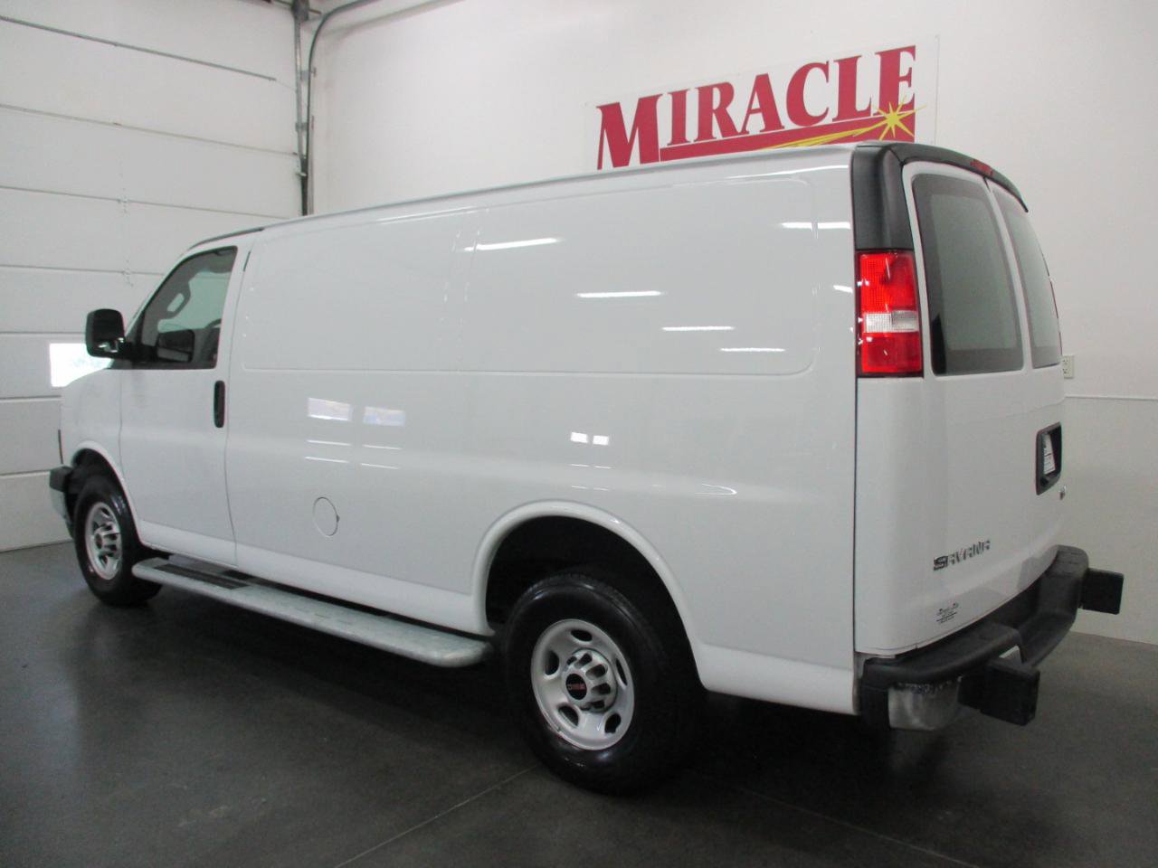 Used 2024 GMC Savana 2500 w/ Driver Convenience Package image 4