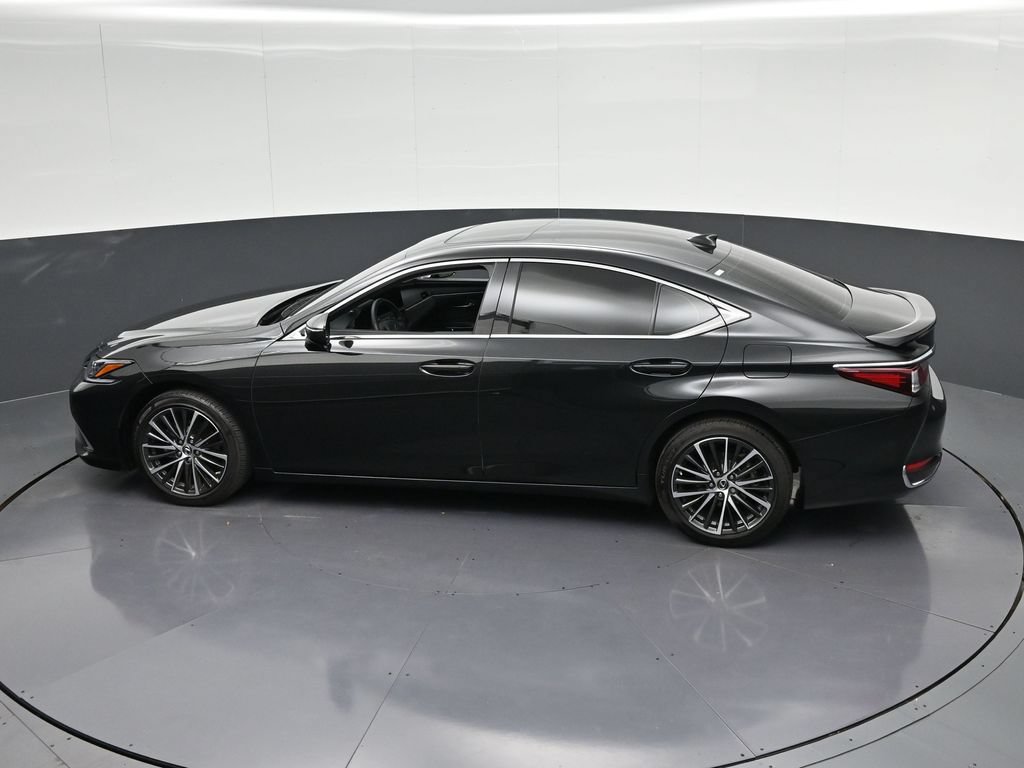 Used 2025 Lexus ES 300h w/ Premium Package FWD image 32