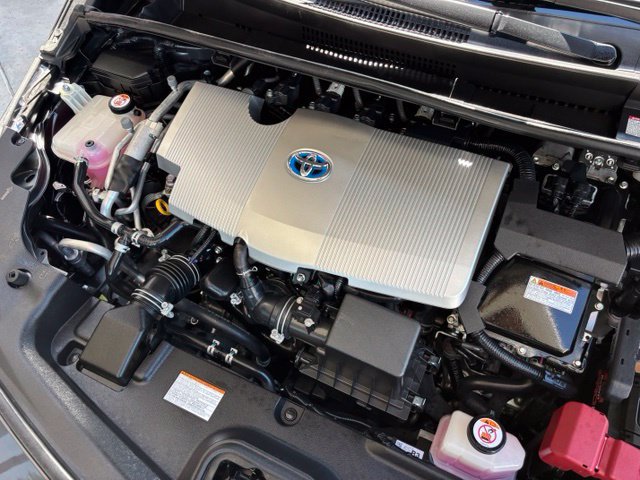 Used 2019 Toyota Prius Prime Plus w/ Carpet Mat Package FWD image 28