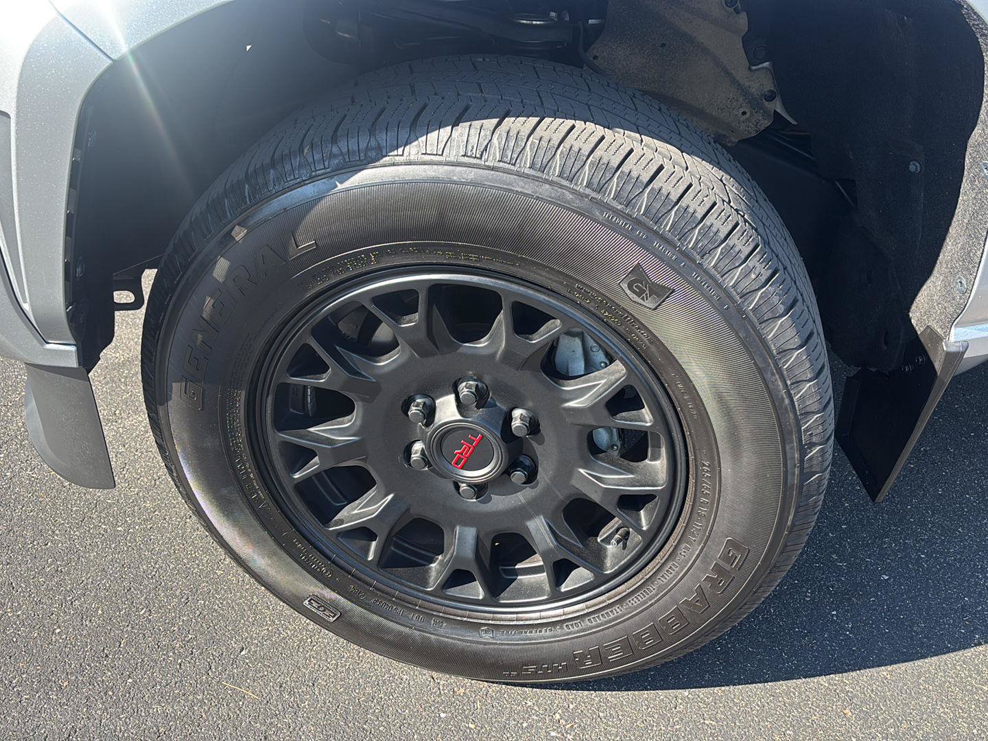 Used 2024 Toyota Tacoma SR5 AWD/4WD image 4