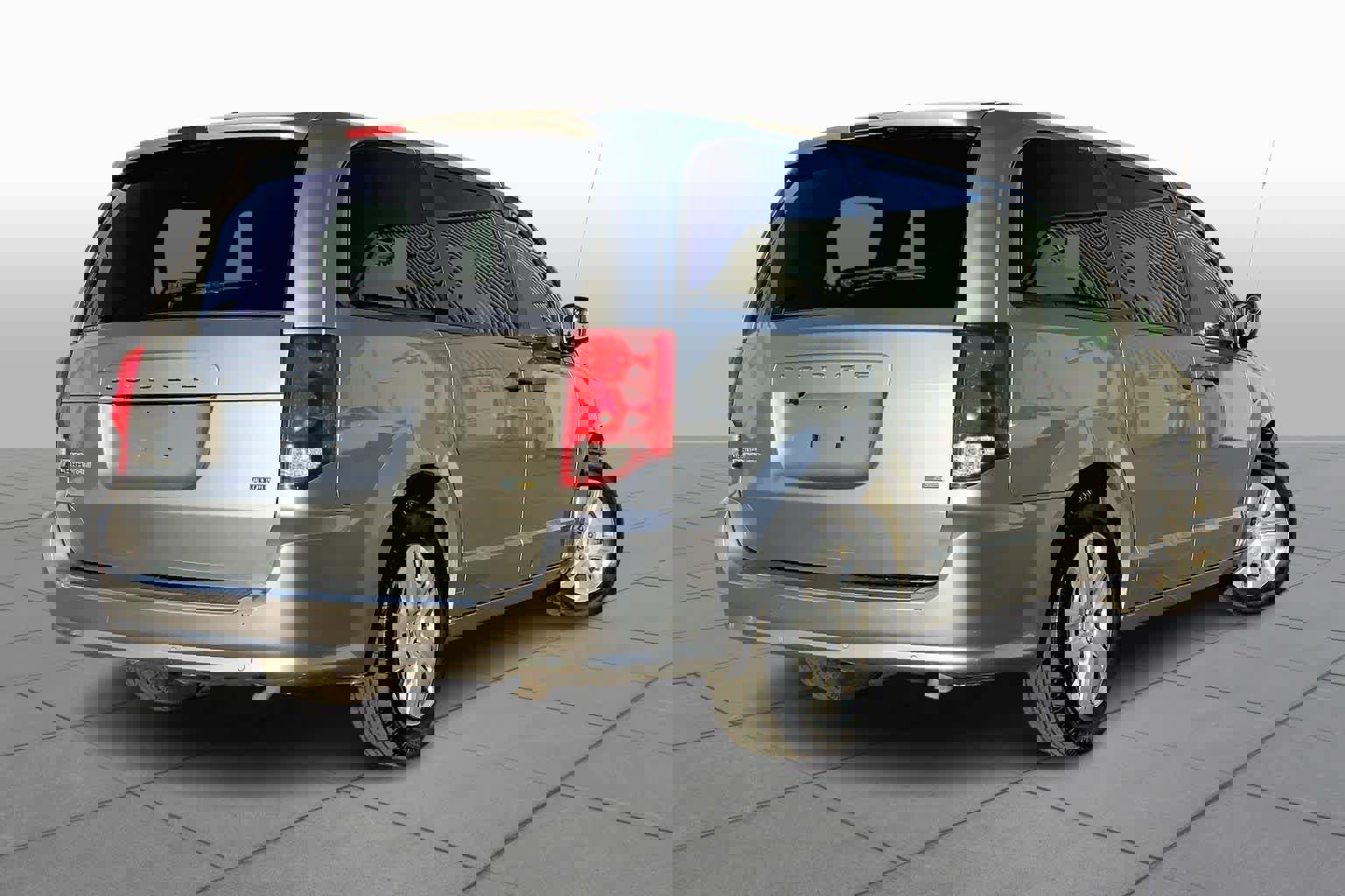 Used 2019 Dodge Grand Caravan SE w/ UConnect Hands-Free Group image 10