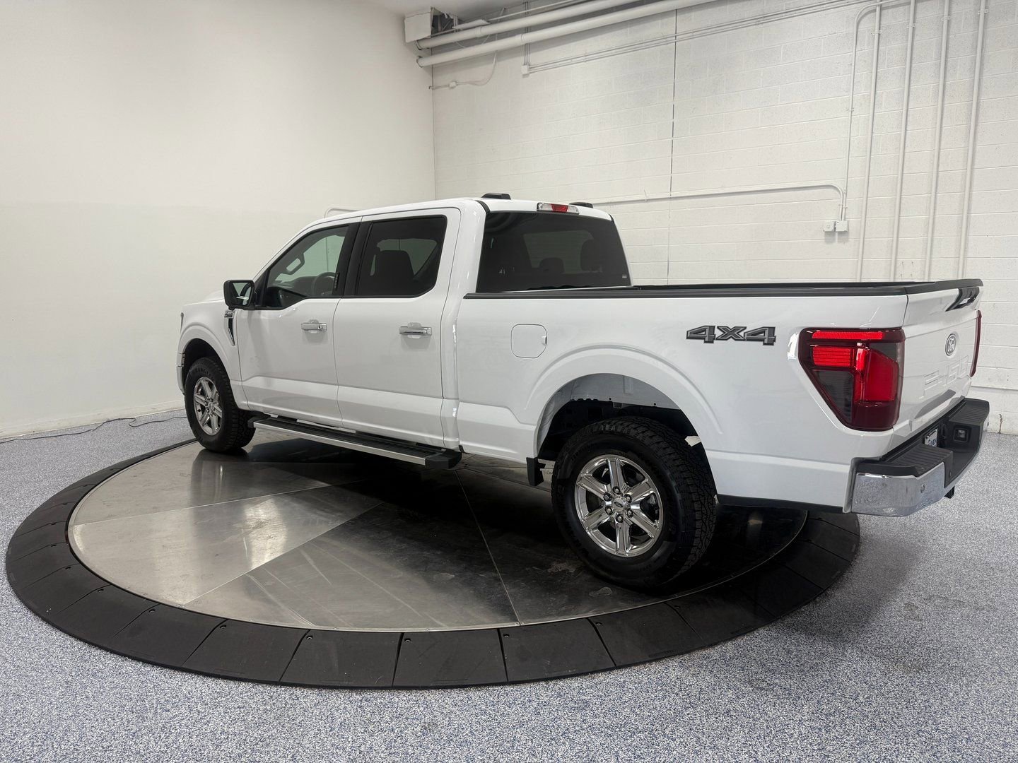 Used 2024 Ford F150 XLT w/ Tow/Haul Package image 5