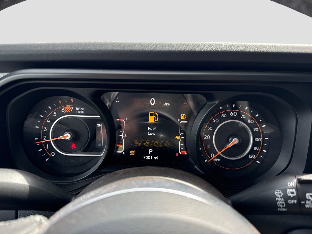 Used 2025 Jeep Wrangler Unlimited Sahara AWD/4WD image 13
