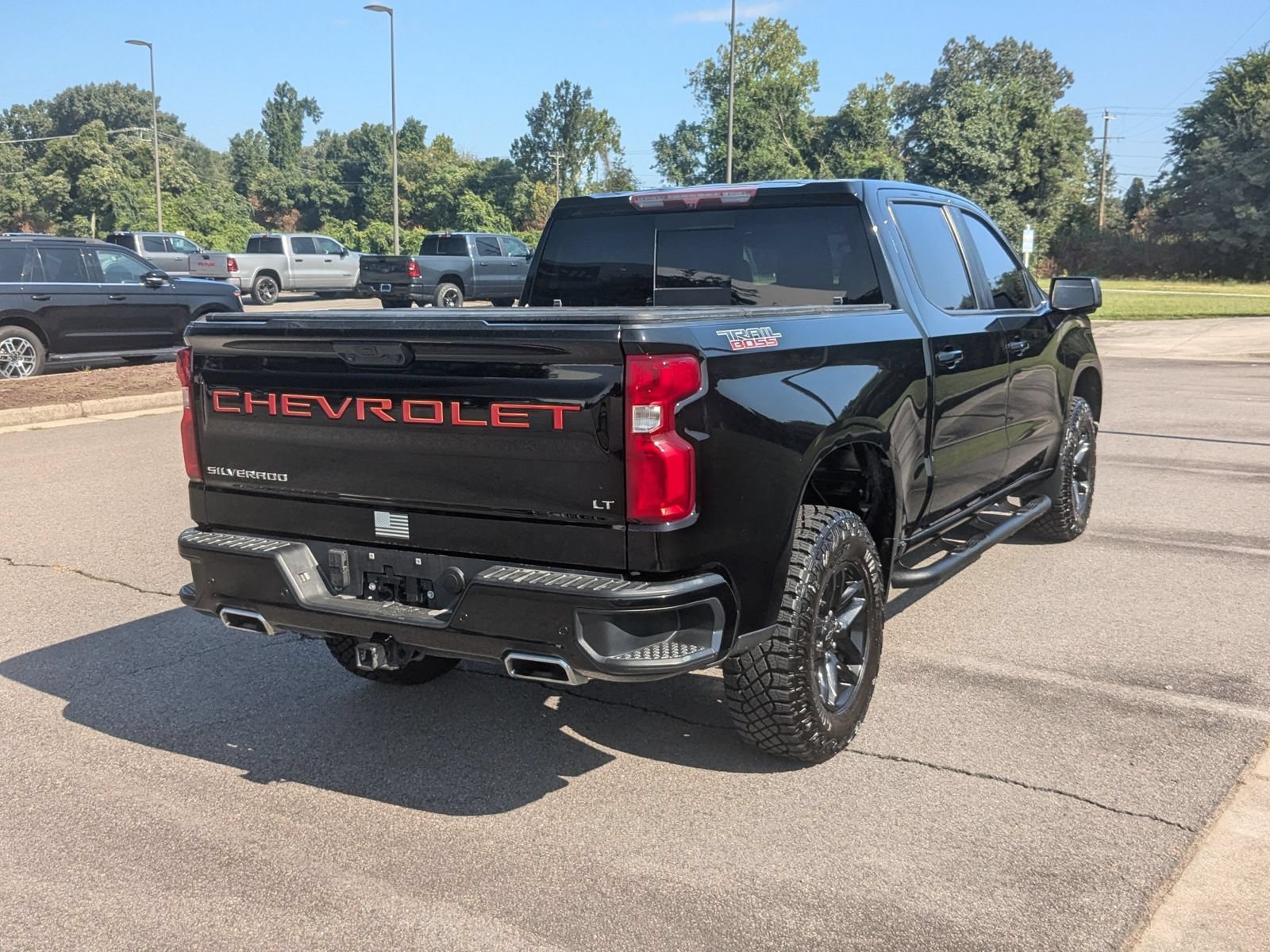 Used 2022 Chevrolet Silverado 1500 LT Trail Boss w/ Convenience Package II AWD/4WD image 3