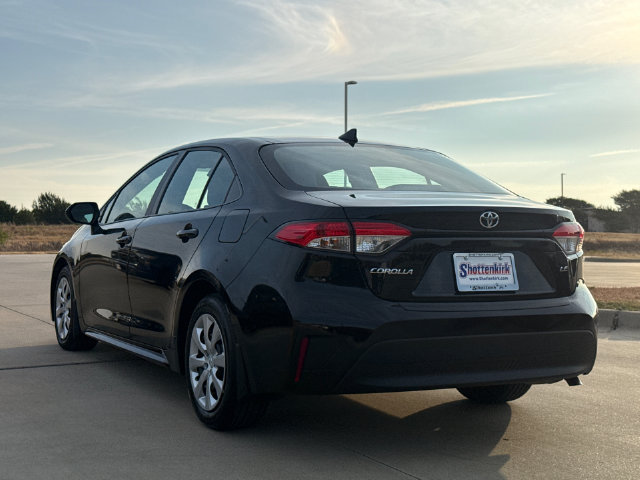 Used 2025 Toyota Corolla LE FWD image 6