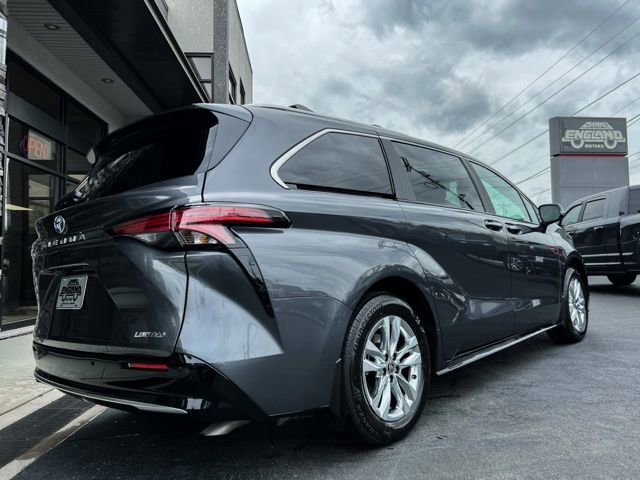 Used 2025 Toyota Sienna Limited image 19