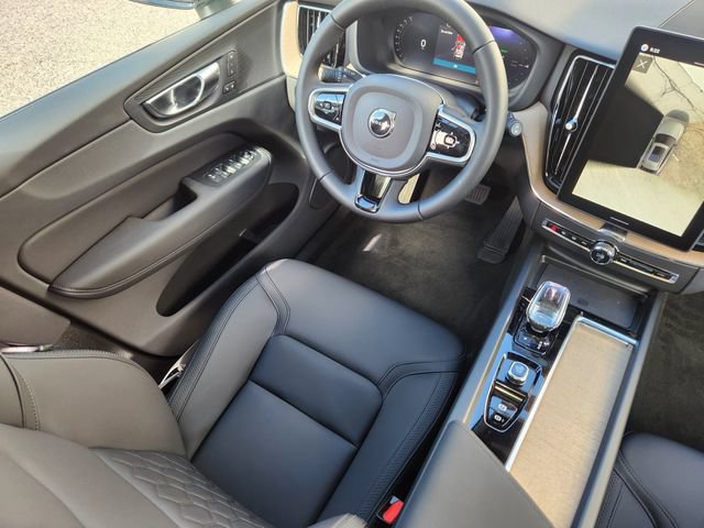 New 2026 Volvo XC60 T8 Plus w/ Climate Package PRO AWD/4WD image 10
