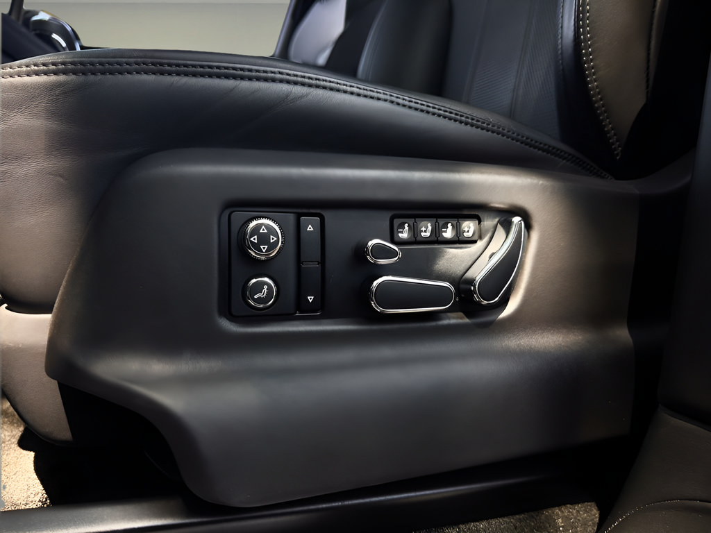 Used 2021 Bentley Bentayga AWD/4WD image 17