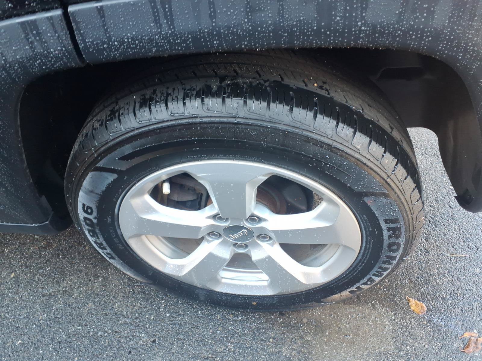 Used 2019 Jeep Compass Latitude w/ Cold Weather Group AWD/4WD image 6