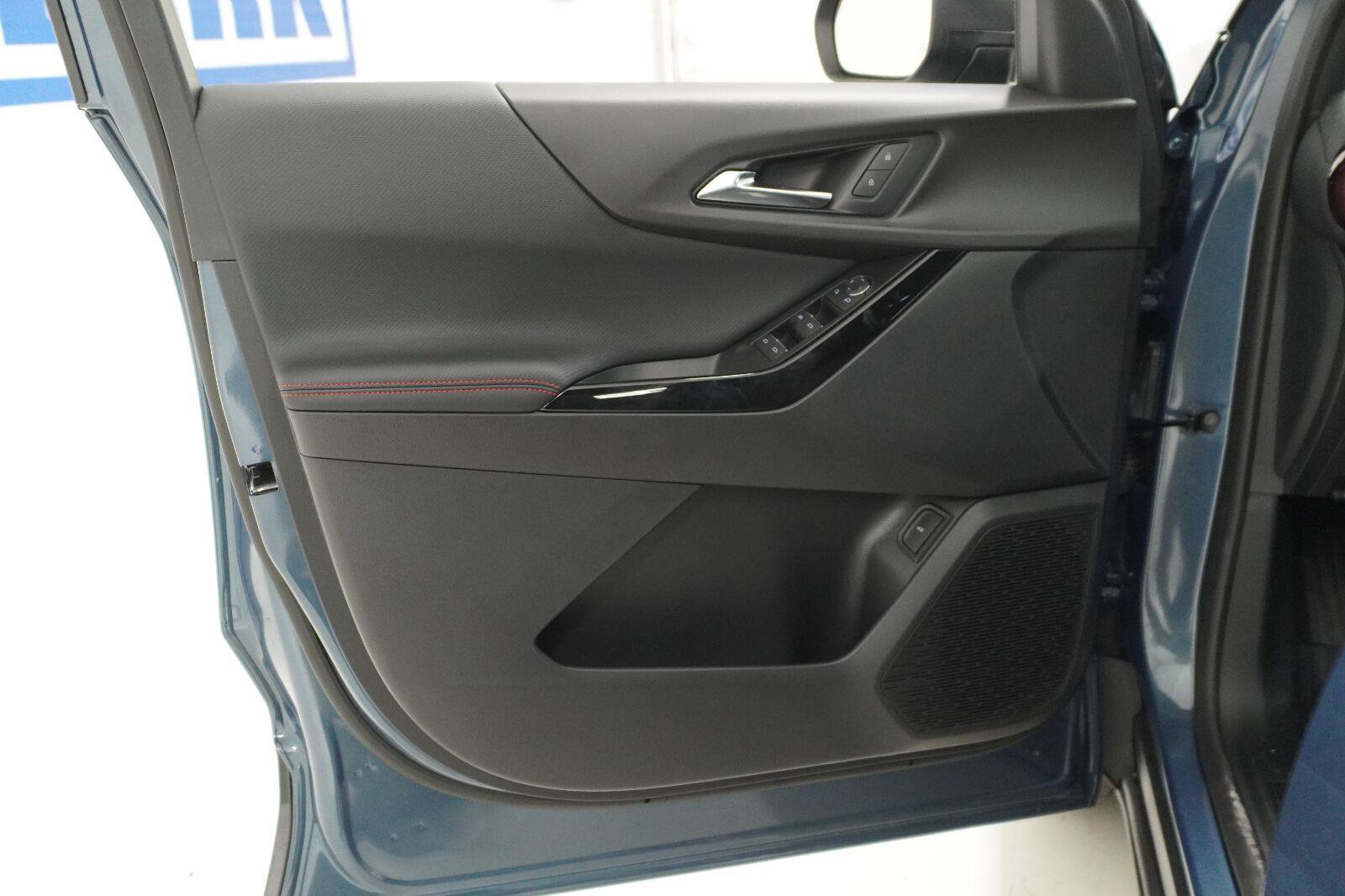 New 2027 Chevrolet Equinox RS w/ LPO, Floor Liner Package FWD image 18