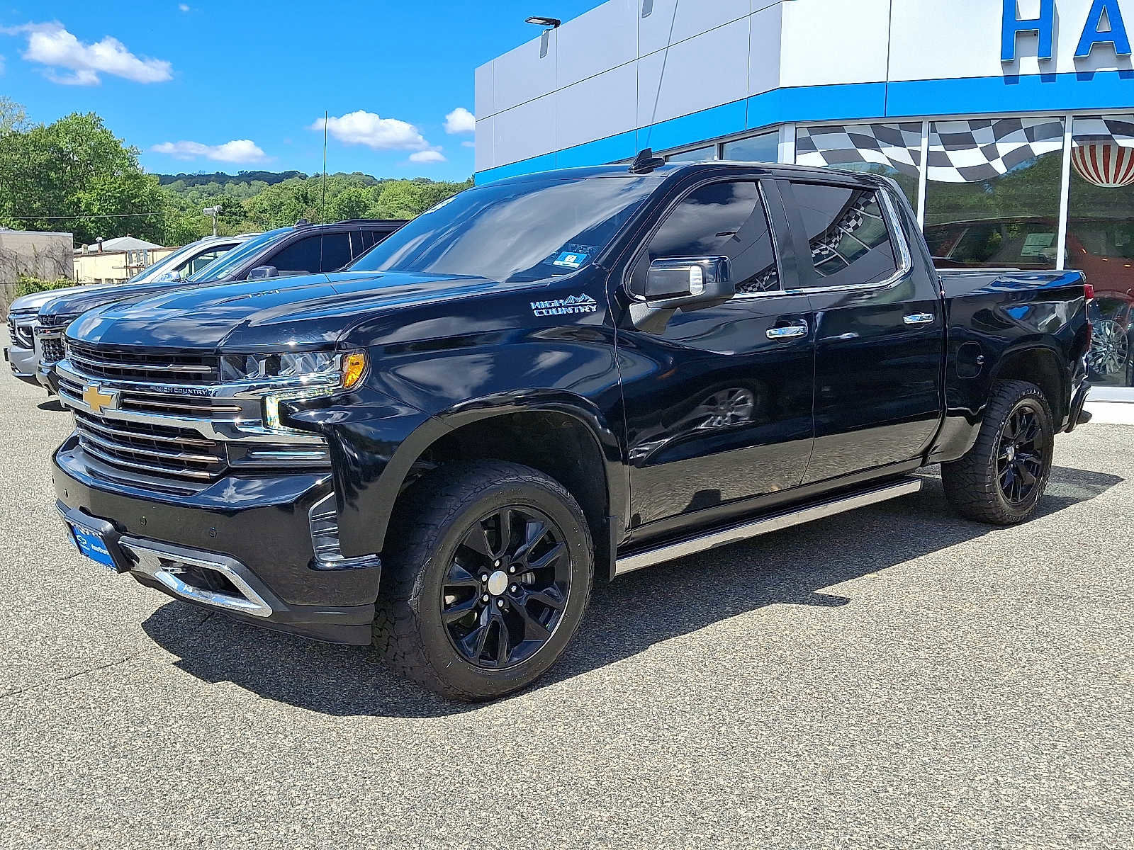 Used 2022 Chevrolet Silverado 1500 High Country w/ Technology Package image 2