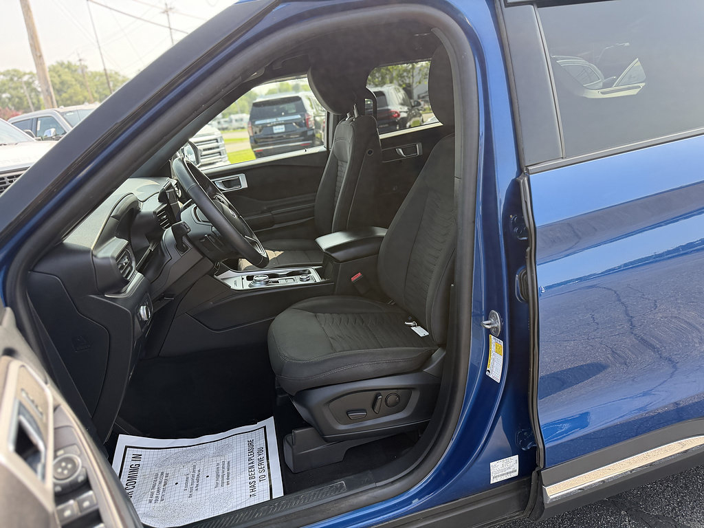 Used 2020 Ford Explorer XLT w/ Comfort Package AWD/4WD image 12