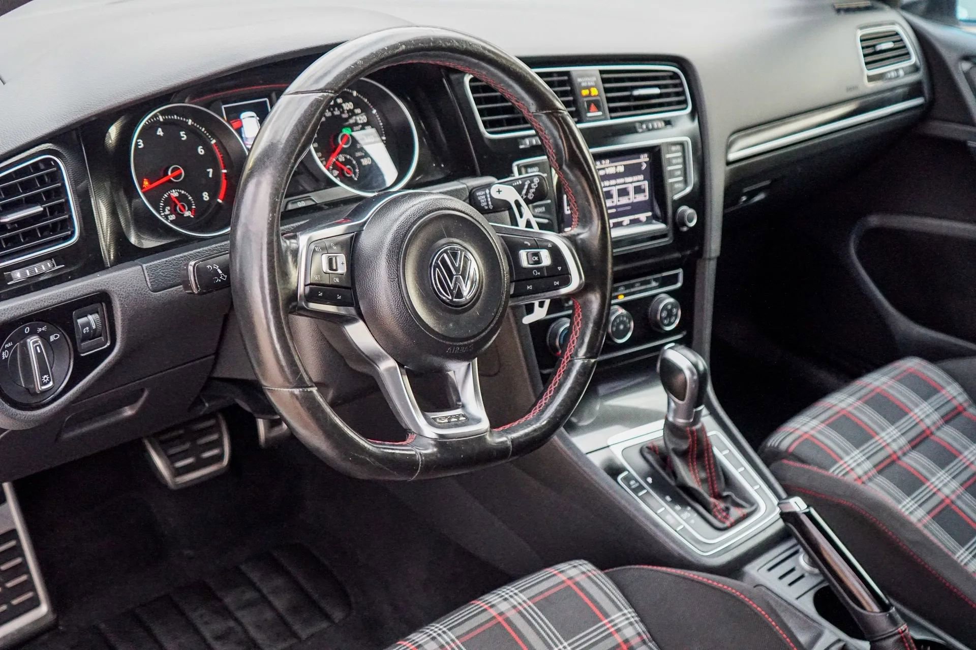 Used 2015 Volkswagen Golf 4-Door image 13