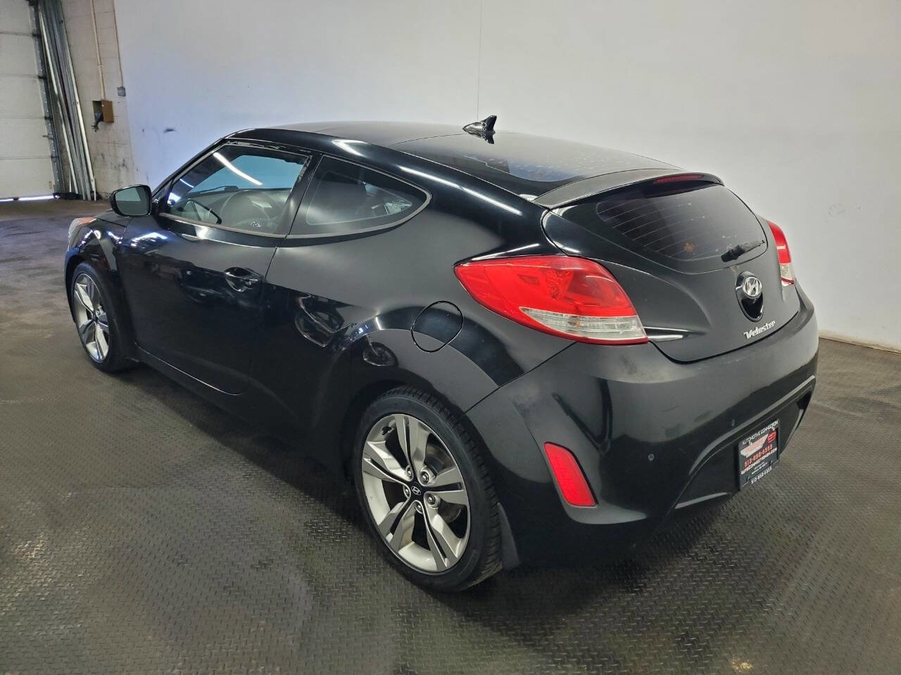Used 2013 Hyundai Veloster w/ Style Pkg image 5