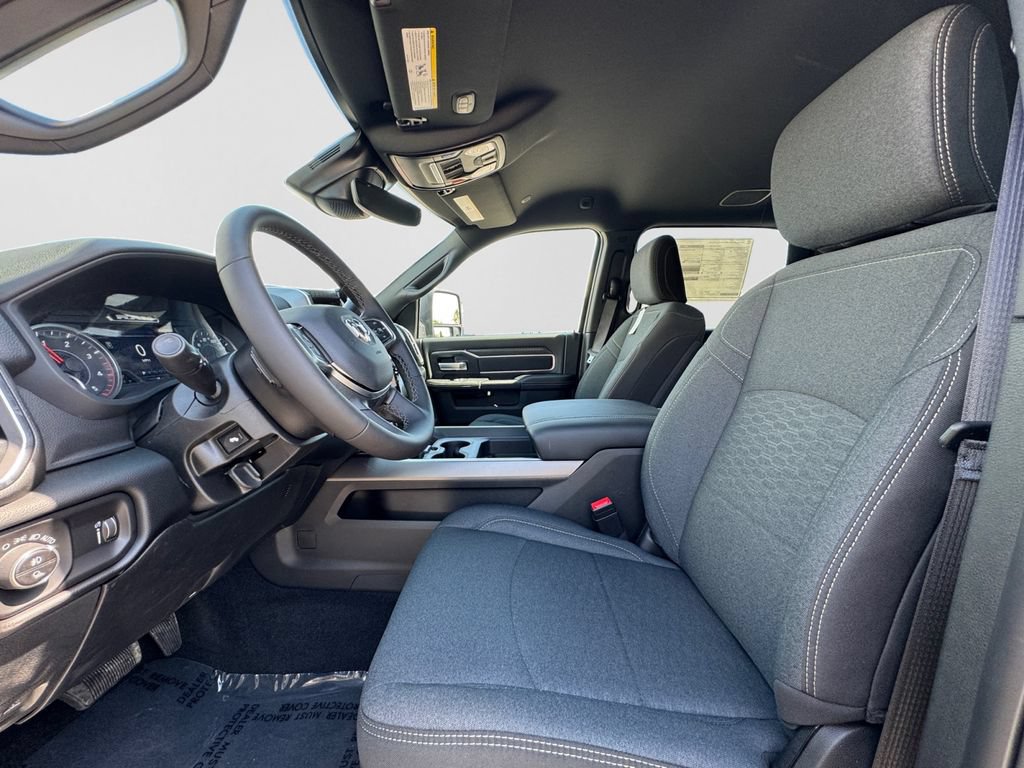 New 2026 RAM 3500 Big Horn AWD/4WD image 17