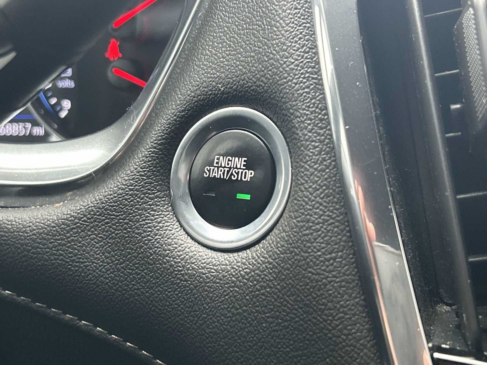 Used 2023 Chevrolet Traverse Premier AWD/4WD image 18