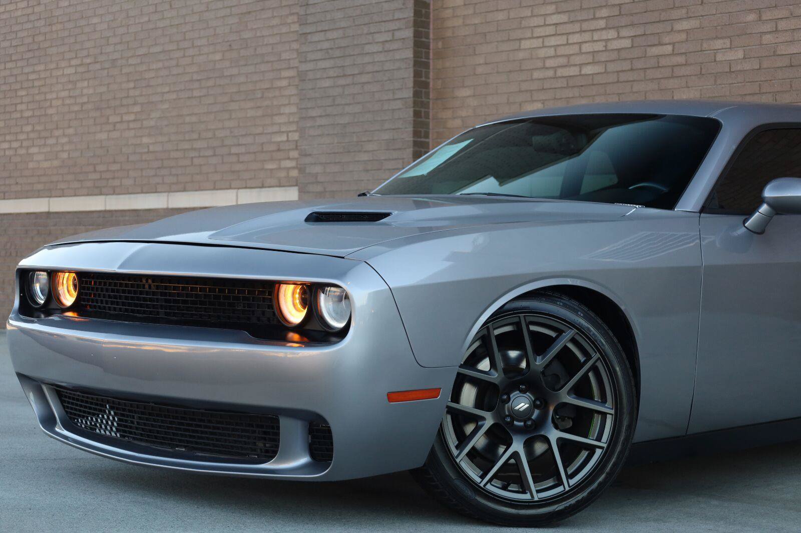 Used 2018 Dodge Challenger R/T RWD image 10