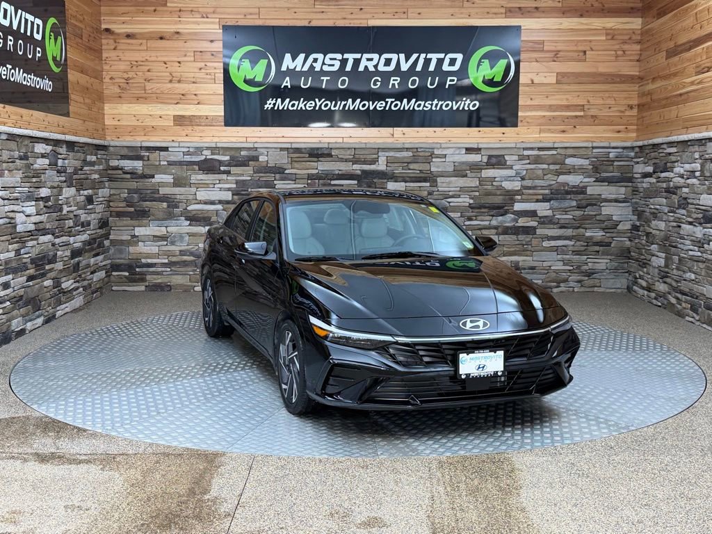 Certified 2025 Hyundai Elantra Limited image 2