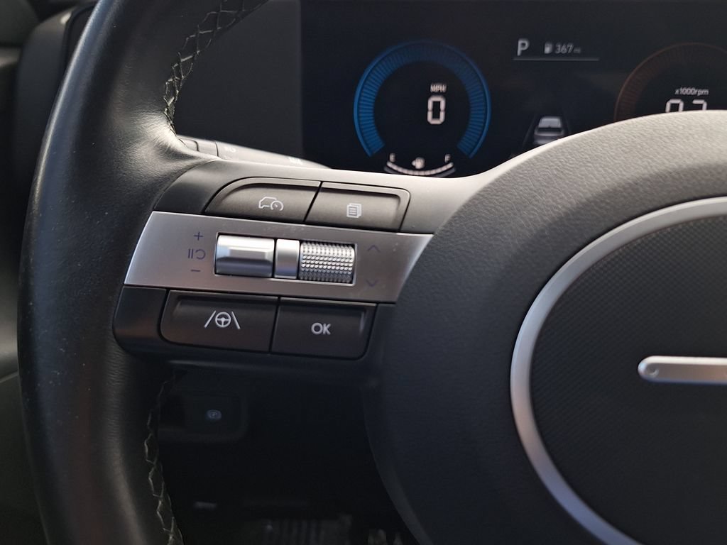 Certified 2025 Hyundai Kona SEL AWD/4WD image 16