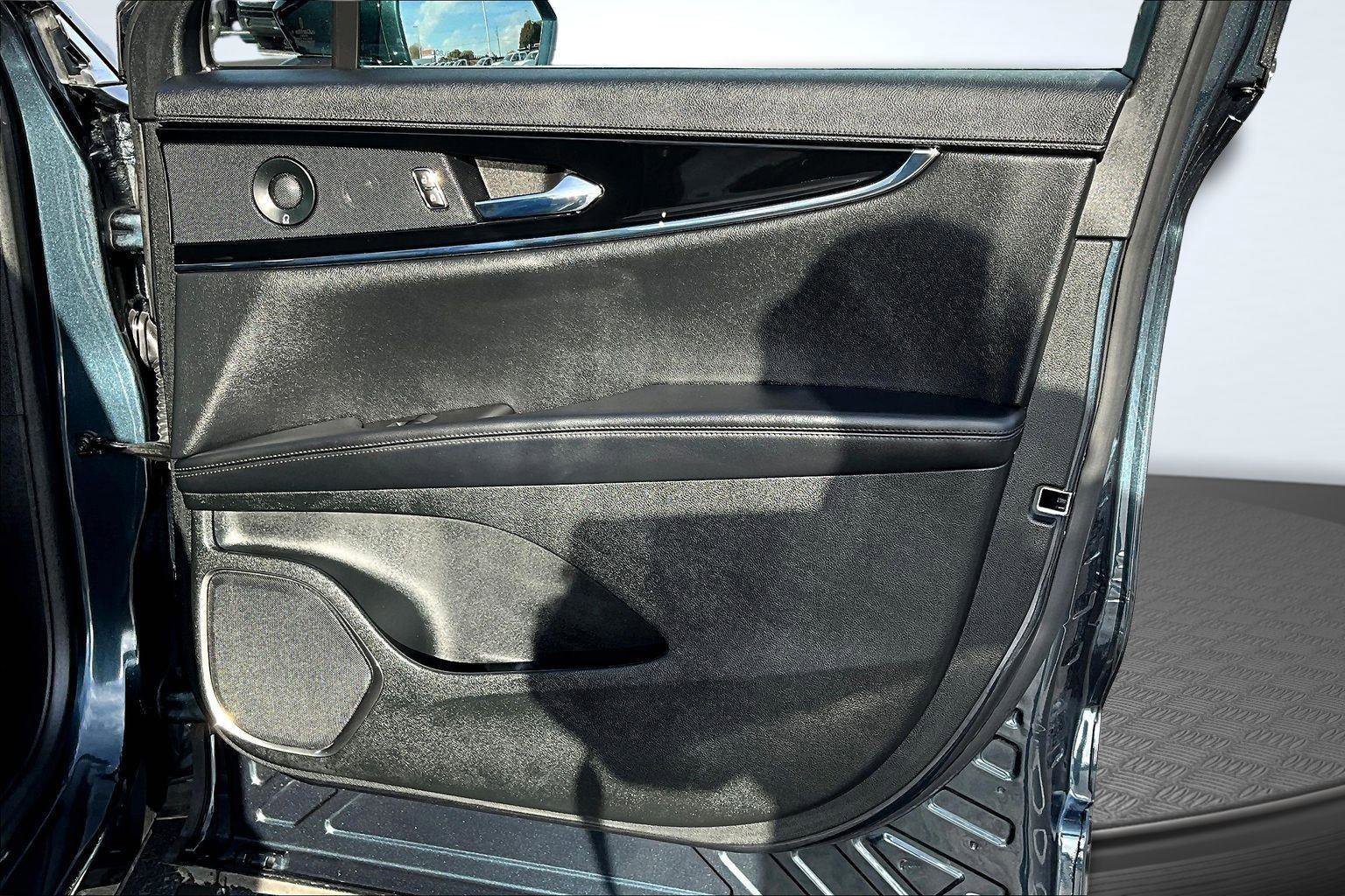 Used 2023 Lincoln Nautilus Reserve w/ Equipment Group 201A image 23