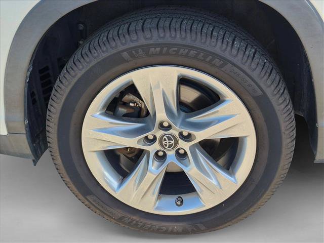 Used 2019 Toyota Highlander Limited FWD image 23