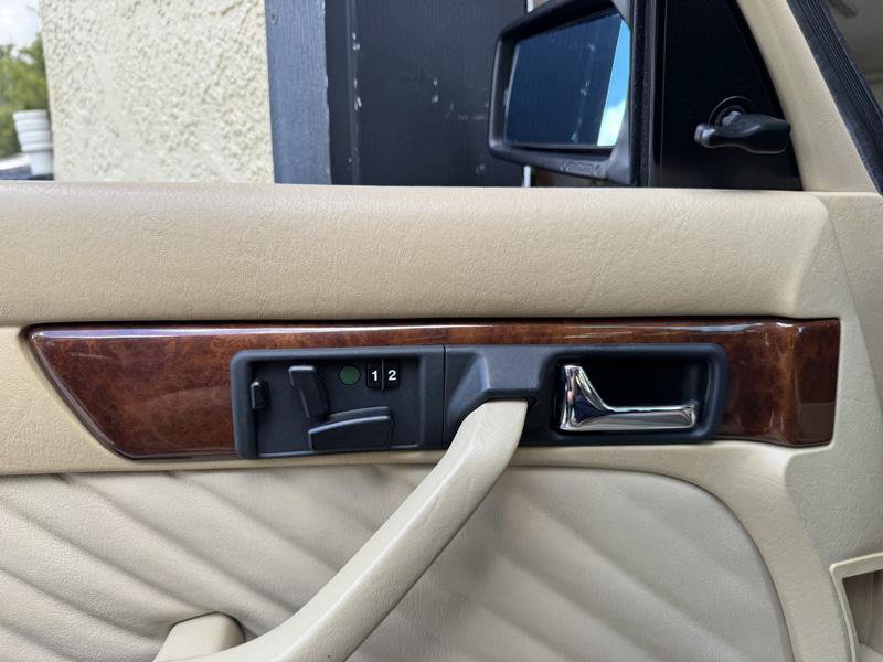 Used 1990 Mercedes-Benz 560 SEL image 17