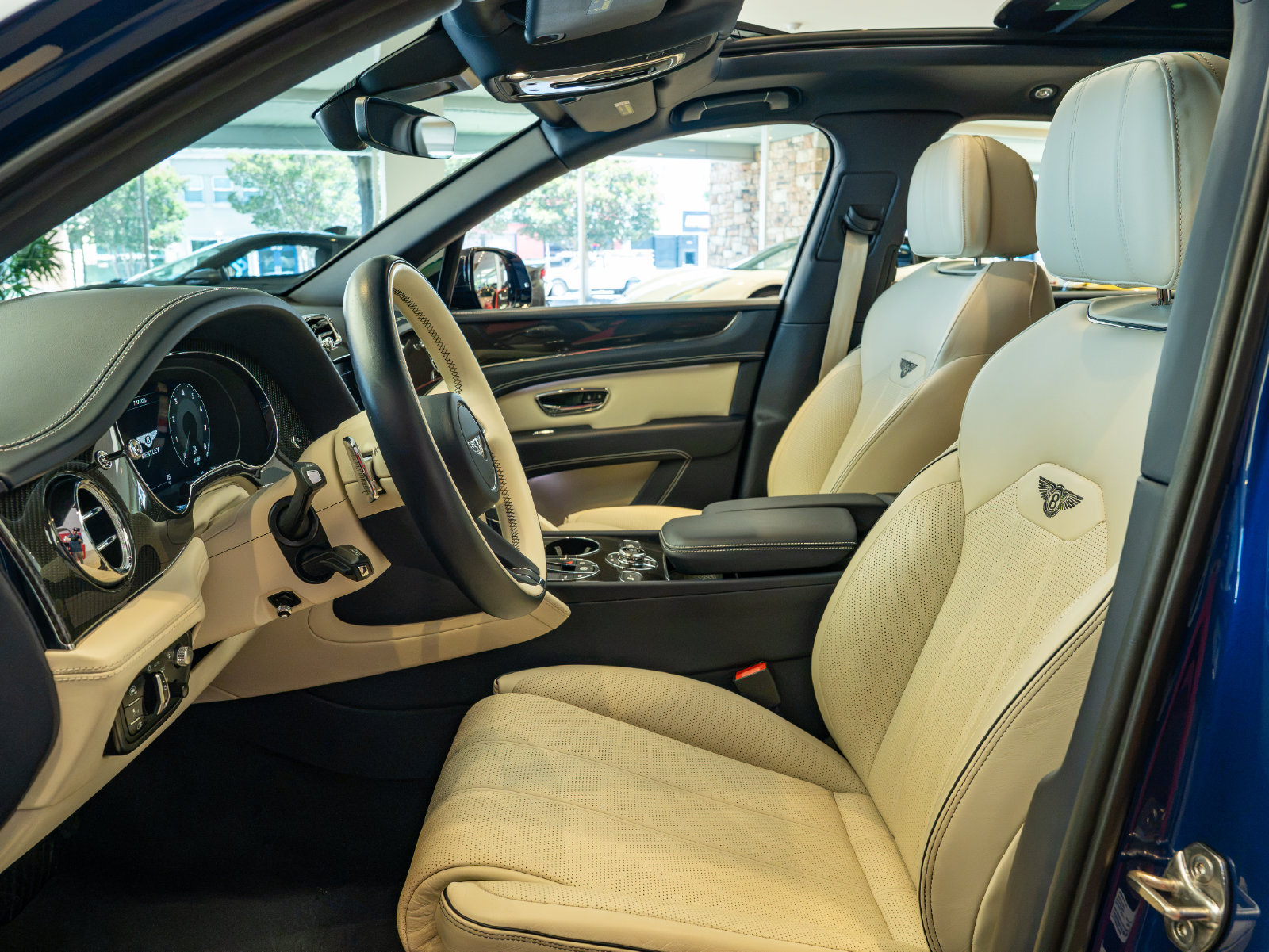 Used 2022 Bentley Bentayga AWD/4WD image 10