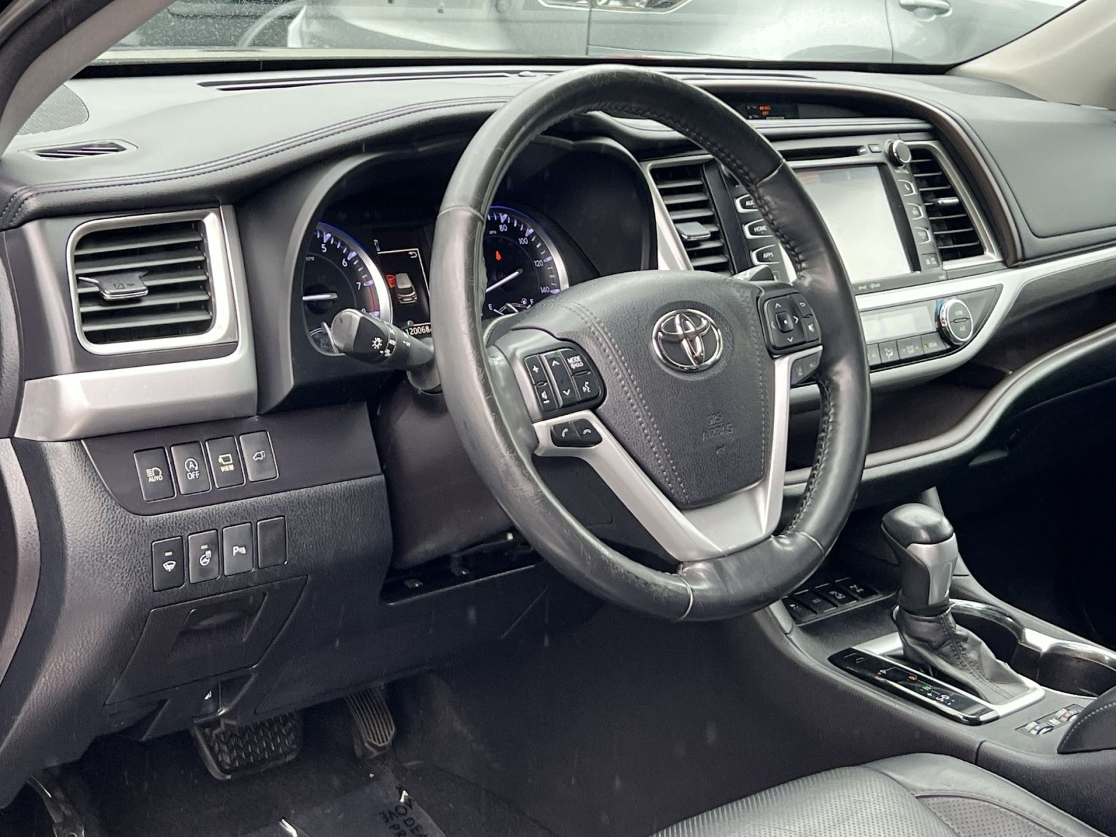 Used 2018 Toyota Highlander Limited Platinum AWD/4WD image 16