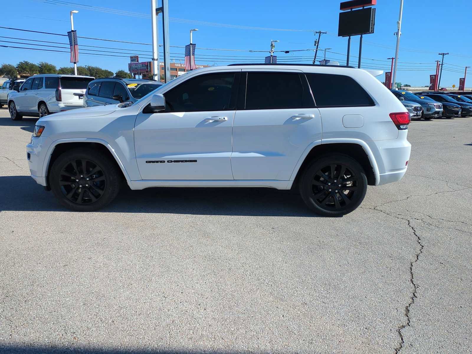 Used 2018 Jeep Grand Cherokee Altitude image 5