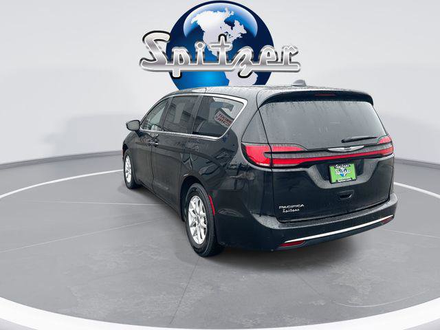 Certified 2024 Chrysler Pacifica Touring-L image 7