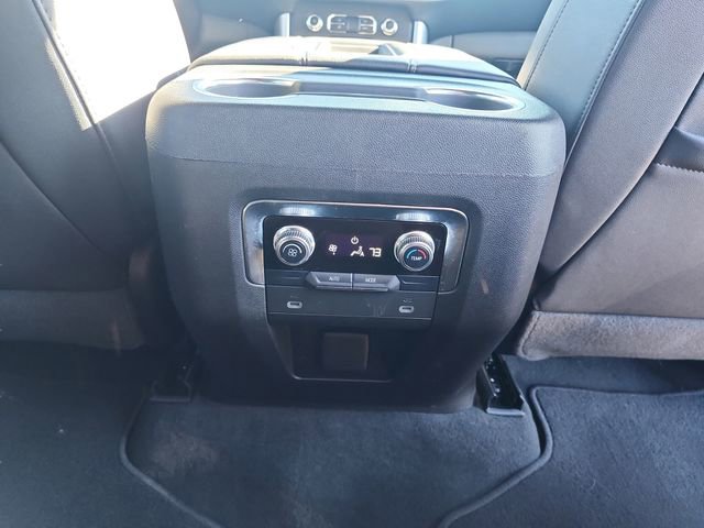 Used 2023 GMC Yukon XL SLT image 32